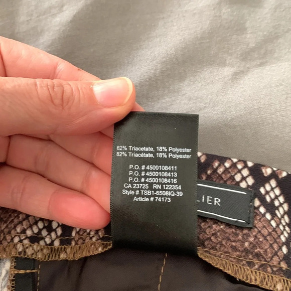 - Babaton Atelier Aritzia Conan Snake
Print Cropped Pull On  Pants Size 4 - Picture 13 of 13